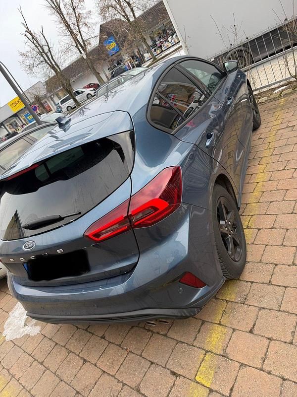 Gebraucht Ford Focus ST-Line X 155 PS (114 kW) 2024 Blau Limousine