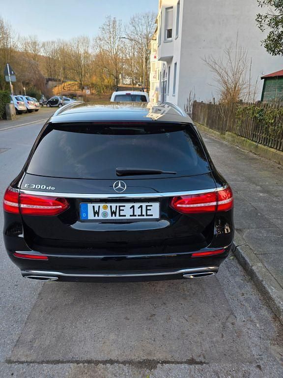 Second-hand Mercedes E300 306 CP (225 kW) 2020 Negru Berlinǎ