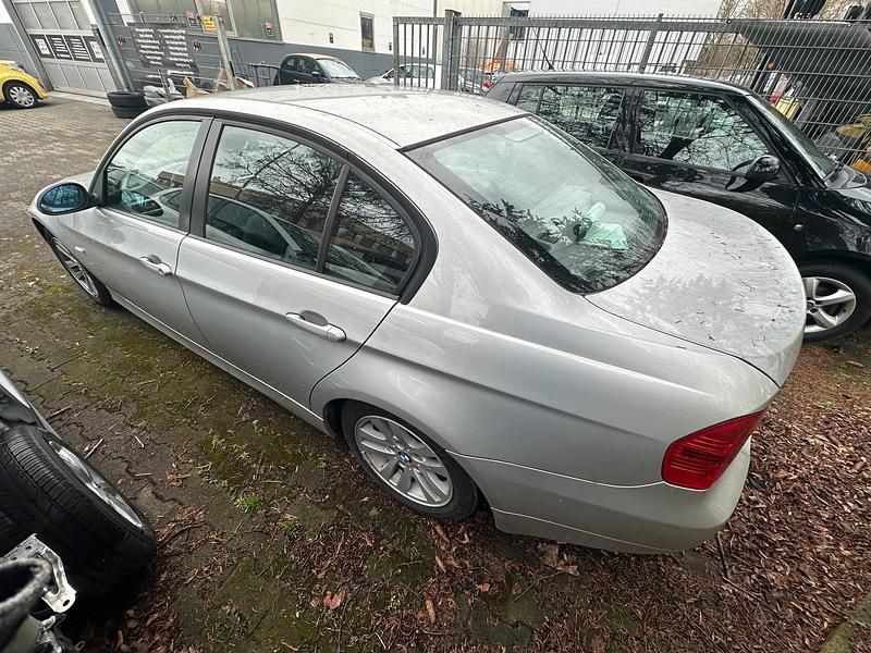 Gebraucht BMW 320 150 PS (110 kW) 2008 Silber Limousine