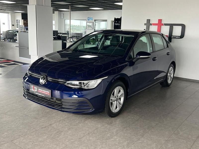 Gebraucht VW Golf VIII Life 150 PS (110 kW) 2022 Blau Limousine