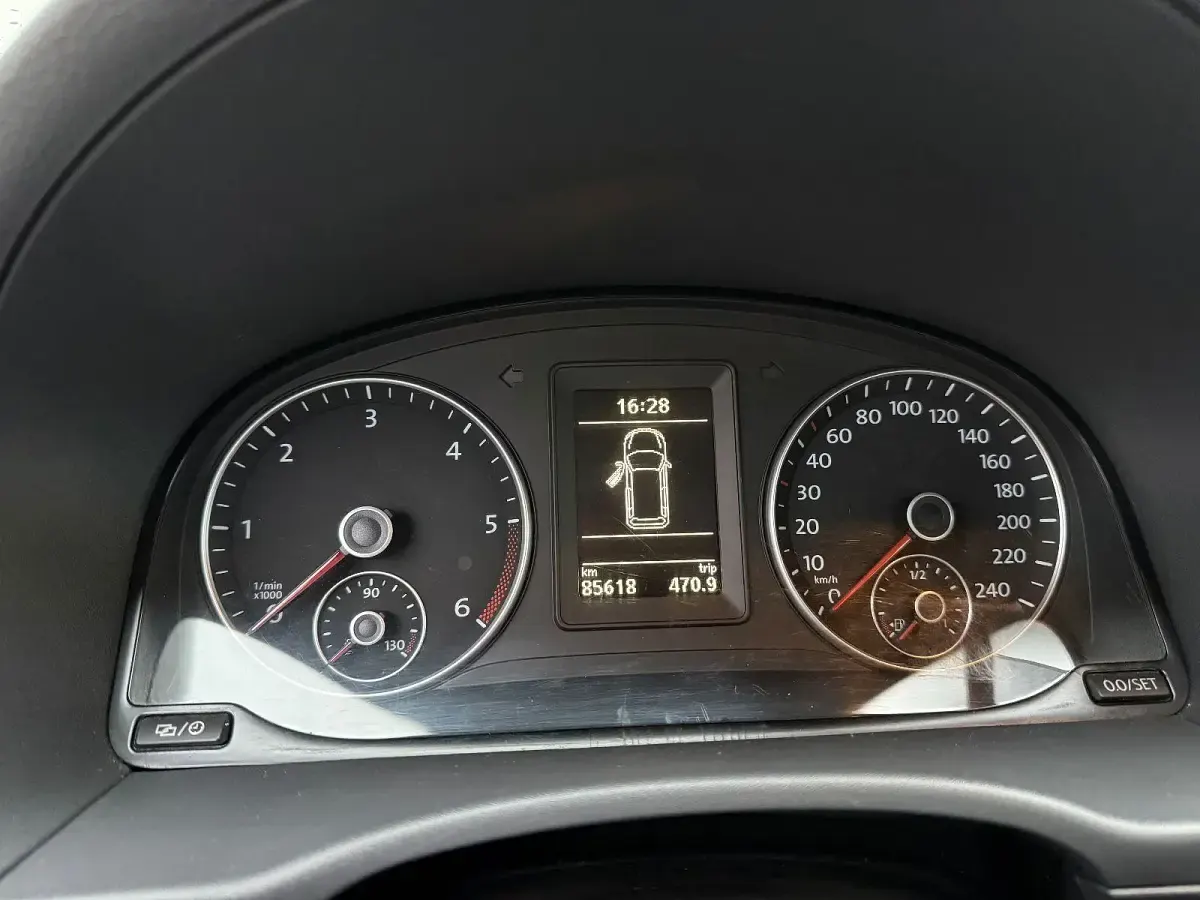 Gebraucht VW Caddy Startline 75 PS (55 kW) 2014 Weiß Van / Kleinbus