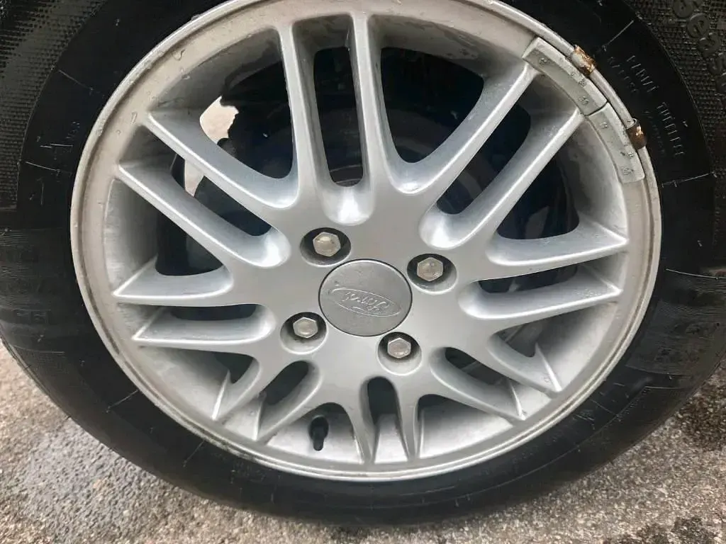 Gebraucht Ford Focus 100 PS (73 kW) 2001 Schwarz Kleinwagen