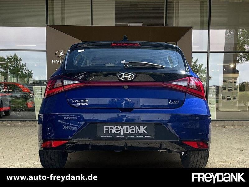 Gebraucht Hyundai i20 Intro Edition 101 PS (74 kW) 2020 Intense blue/ black Kleinwagen