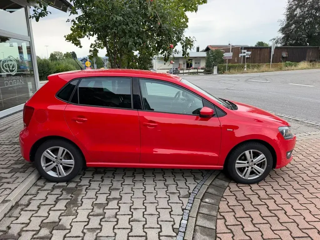 Gebraucht VW Polo Life 69 PS (50 kW) 2014 Rot Limousine