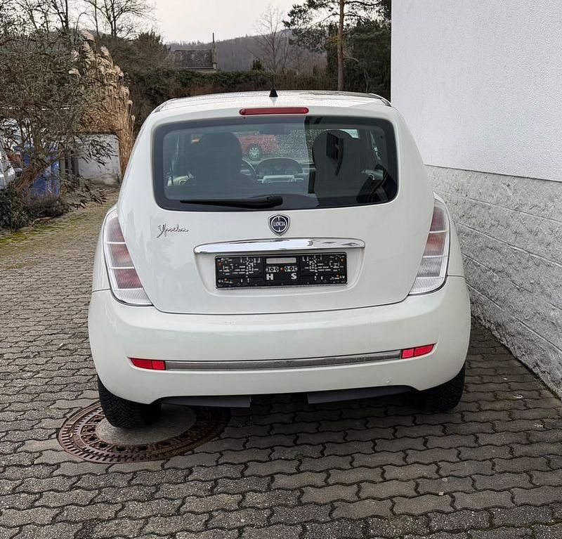 Gebraucht Lancia Ypsilon 60 PS (44 kW) 2008 Weiß Kleinwagen