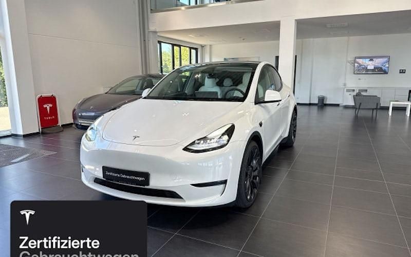 Weiß Gebraucht 2024 Tesla Model Y Performance SUV | 48.800 € (Etwas zu teuer) - Bild 1/4