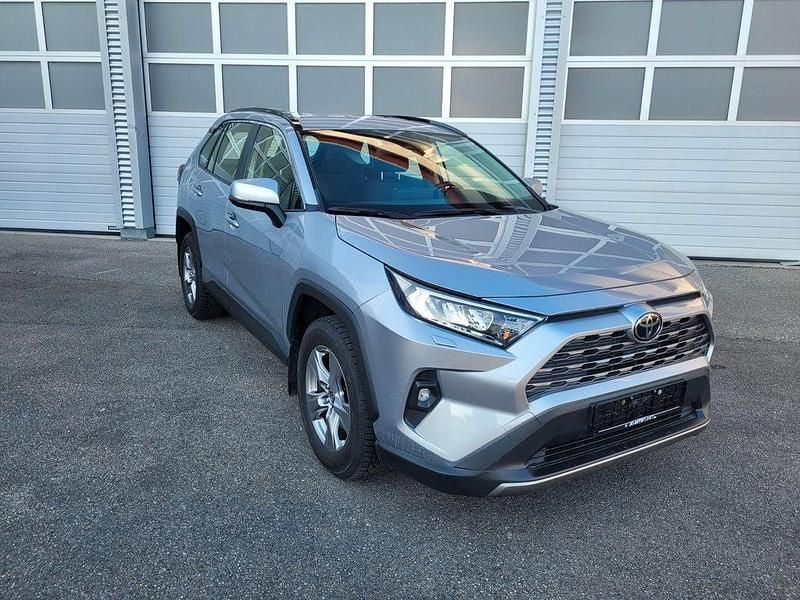 Gebraucht Toyota RAV4 175 PS (128 kW) 2023 Silber SUV