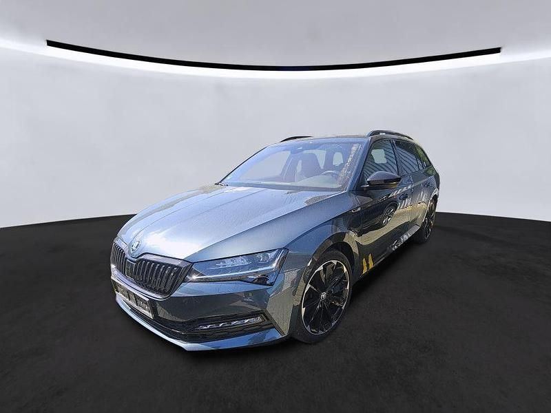 Grau Gebraucht 2021 Skoda Superb SportLine Kombi | 30.790 € (Fairer Preis) - Bild 1/4