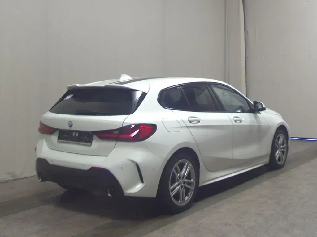 Gebraucht BMW 118 M Sport 150 PS (110 kW) 2022 Alpinweiss iii Kleinwagen