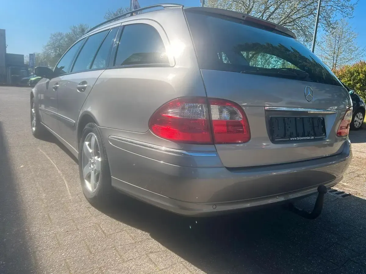 Second-hand Mercedes E220 Elegance 150 CP (110 kW) 2004 Gri Break