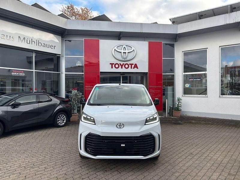 Weiß Neu 2025 Toyota Proace Verso Kombi | 48.990 € (Fairer Preis) - Bild 1/4