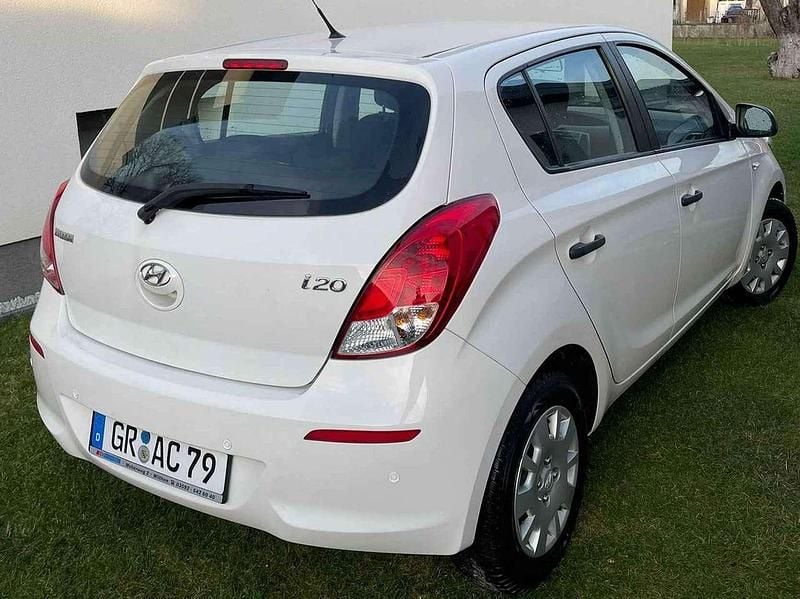 Gebraucht Hyundai i20 Trend 86 PS (63 kW) 2012 Weiß Kleinwagen