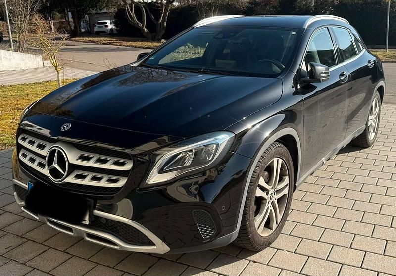 Gebraucht Mercedes GLA200 156 PS (114 kW) 2018 Schwarz SUV