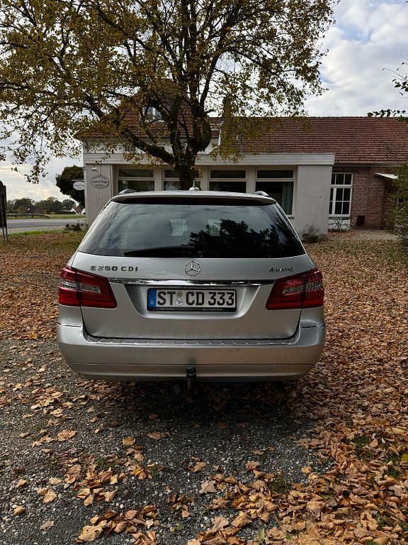 Gebraucht Mercedes E250 Avantgarde 204 PS (150 kW) 2011 Silber Kombi