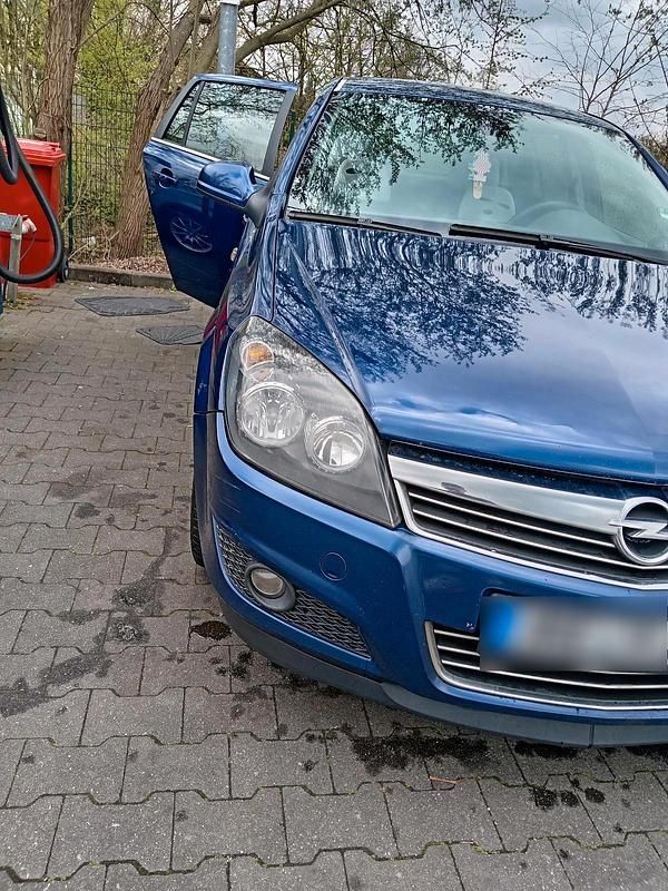 Gebraucht Opel Astra 131 PS (96 kW) 2010 Blau Kombi