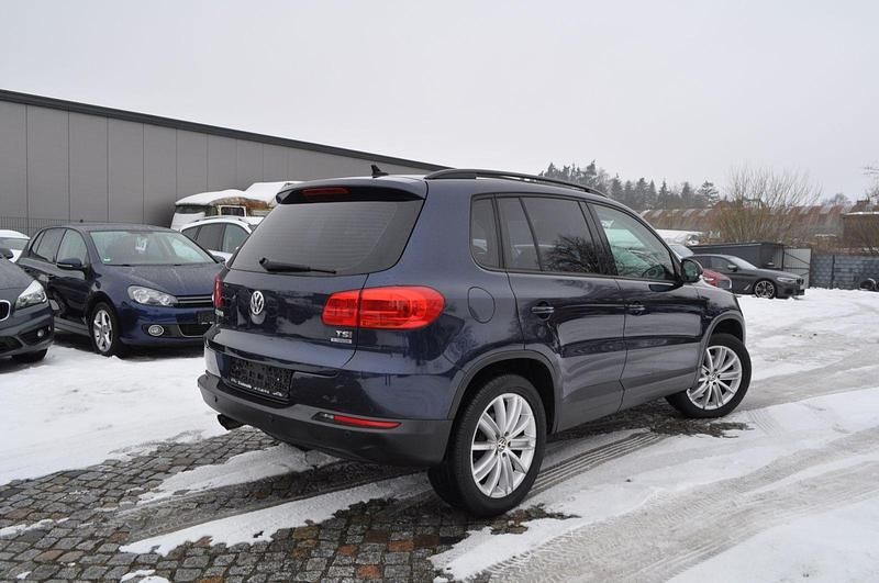 Gebraucht VW Tiguan Trendline 122 PS (89 kW) 2012 Blau SUV