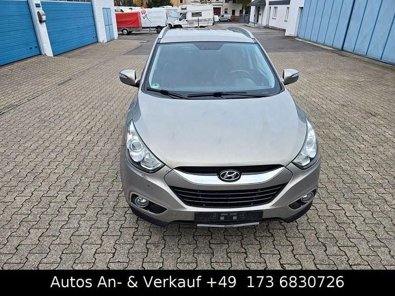 Gebraucht Hyundai ix35 Style 136 PS (100 kW) 2011 Silber SUV