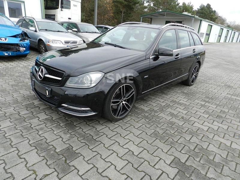 Gebraucht Mercedes C220 Elegance 170 PS (125 kW) 2012 Schwarz Limousine