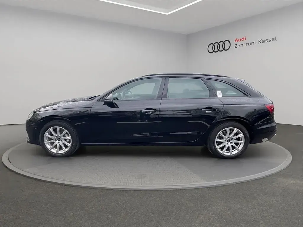 Używany Audi A4 Ambiente 204 KM (150 kW) 2023 Czarny Kombi
