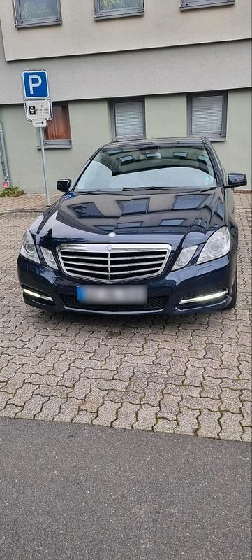 Blau Gebraucht 2012 Mercedes E350 Limousine | 8.700 € (Guter Preis) - Bild 1/4