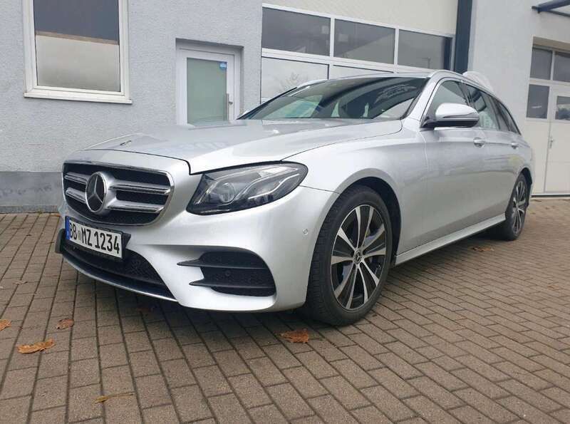 Silber Gebraucht 2019 Mercedes E400 AMG line Kombi | 33.100 € (Superpreis) - Bild 1/4