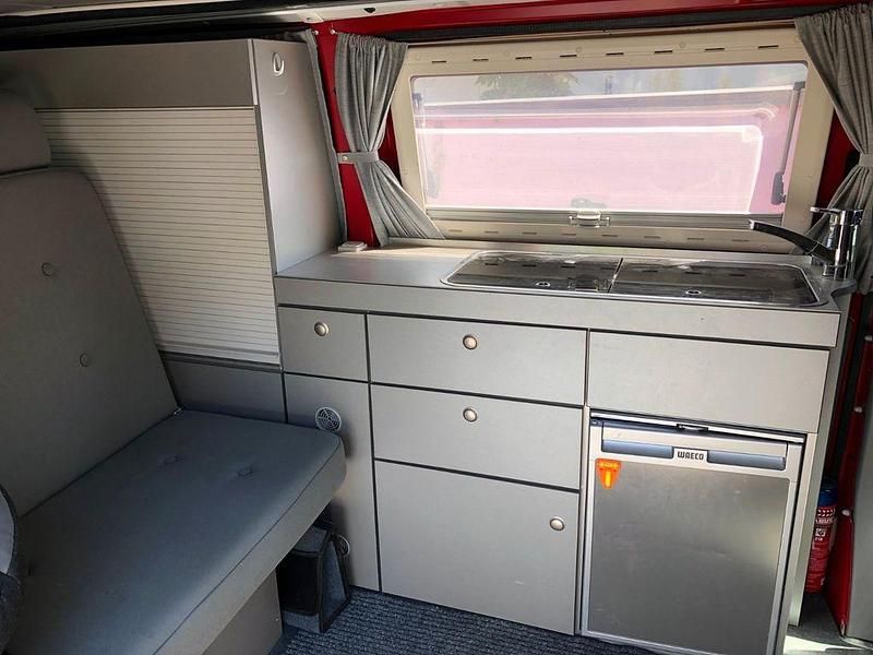 Gebraucht VW Transporter 140 PS (102 kW) 2010 Rot Van