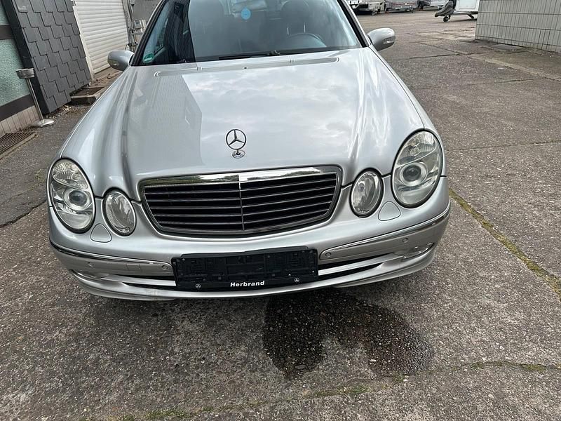 Silber Gebraucht 2004 Mercedes E320 Kombi | 4.299 € - Bild 1/4