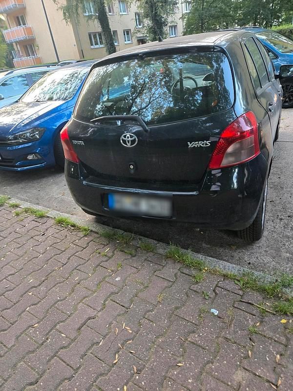 Schwarz Gebraucht 2007 Toyota Yaris Kleinwagen | 3.000 € (Etwas zu teuer) - Bild 1/4