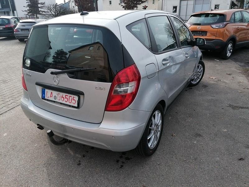 Gebraucht Mercedes A180 109 PS (80 kW) 2010 Silber Kleinwagen
