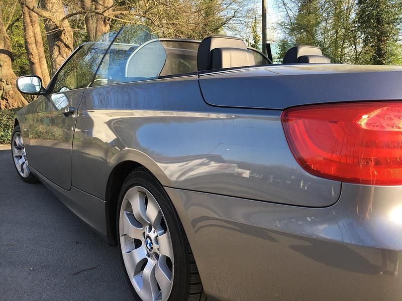 Gebraucht BMW 320 Cabriolet 183 PS (134 kW) 2010 Grau Cabrio
