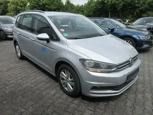 Gebraucht VW Touran Comfortline 150 PS (110 kW) 2020 Reflexsilber metallic Van / Kleinbus