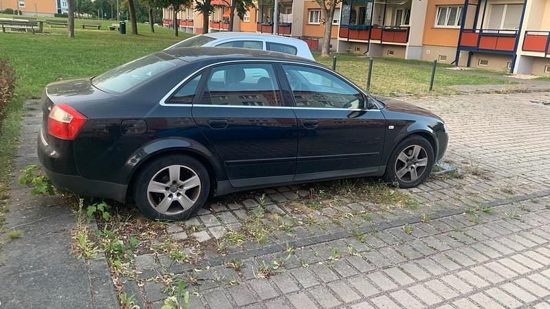 Schwarz Gebraucht 2002 Audi A4 Limousine | 1.000 € (Superpreis) - Bild 1/4