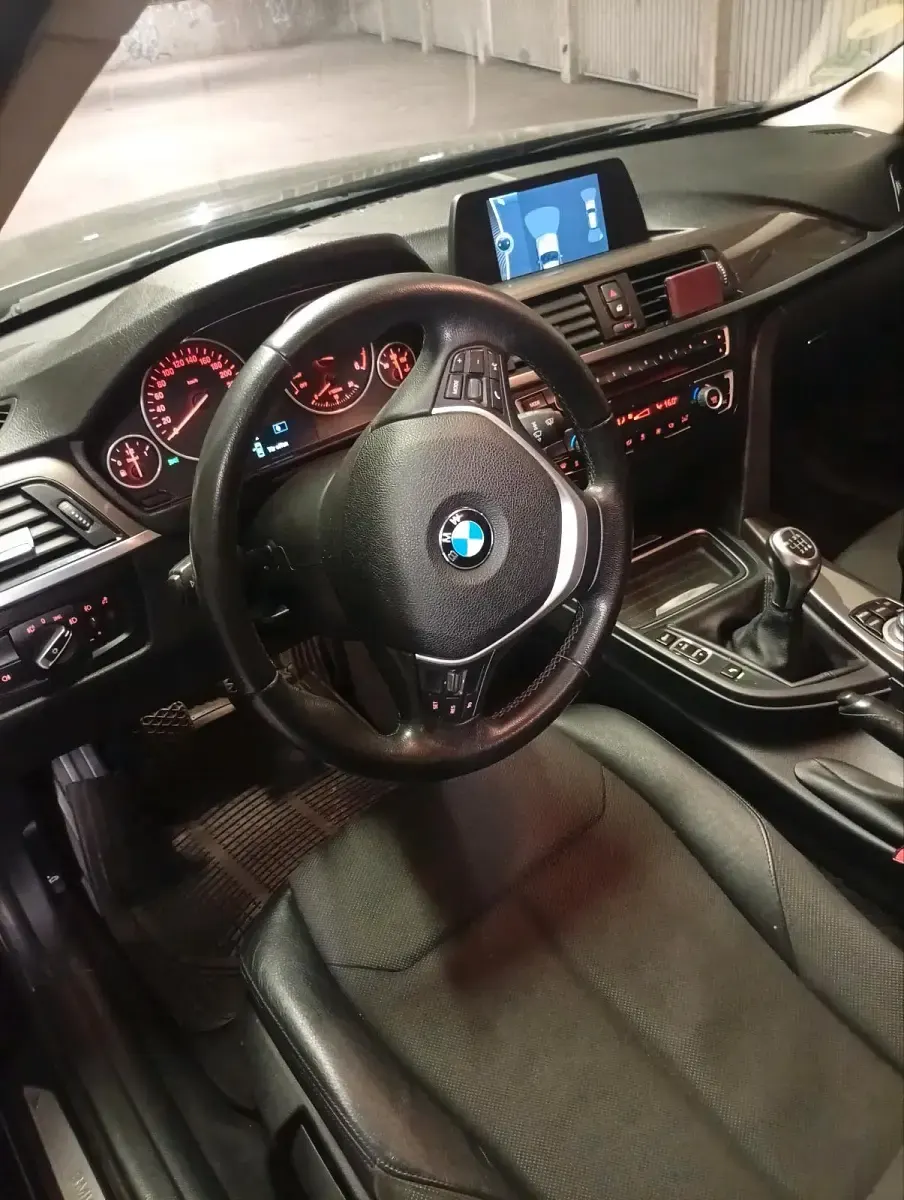 Gebraucht BMW 320 184 PS (135 kW) 2013 Schwarz Kombi