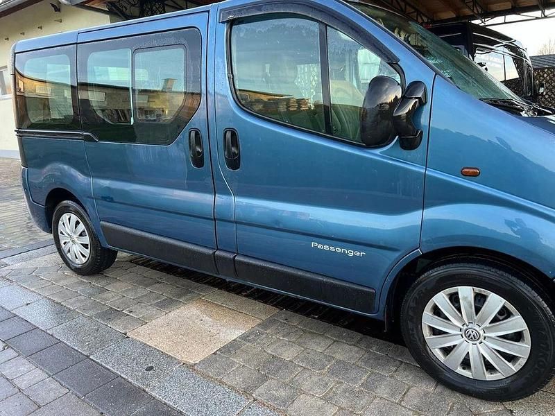 Usado Renault Trafic 101 HP (74 kW) 2005 Azul Monovolume