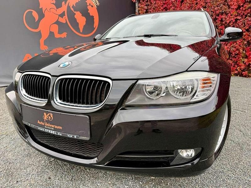 Schwarz Gebraucht 2011 BMW 318 Kombi | 7.490 € (Fairer Preis) - Bild 1/4