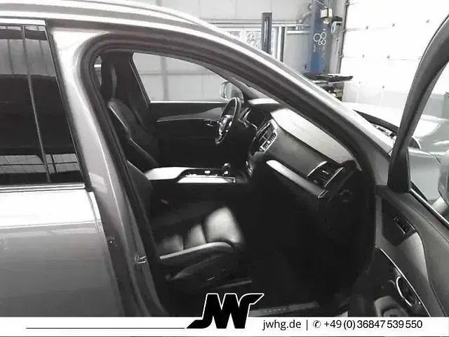 Second-hand Volvo XC90 Plus 235 CP (172 kW) 2024 Bright dusk / metallic SUV