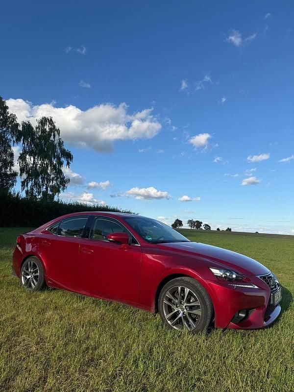 Rot Gebraucht 2013 Lexus IS300h Luxury Line Limousine | 26.000 € - Bild 1/4