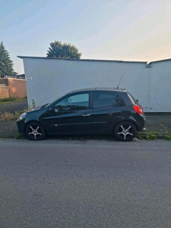 Schwarz Gebraucht 2005 Renault Clio II Limousine | 1.600 € - Bild 1/4