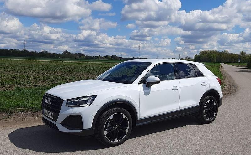 Weiß Gebraucht 2024 Audi Q2 Ambiente SUV | 31.900 € (Fairer Preis) - Bild 1/4