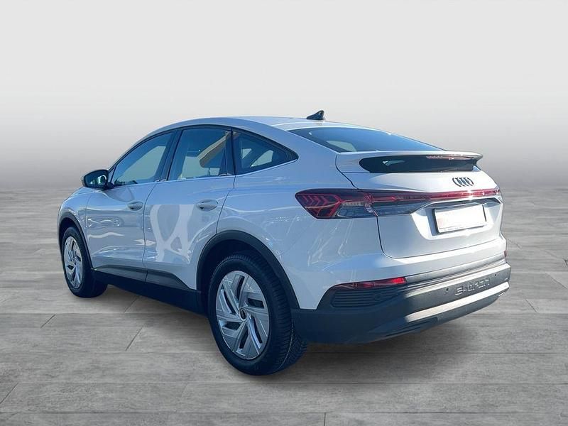 Gebraucht Audi Q4 Sportback e-tron Comfort 150 kW (204 PS) 2023 Gletscherweiß metallic SUV