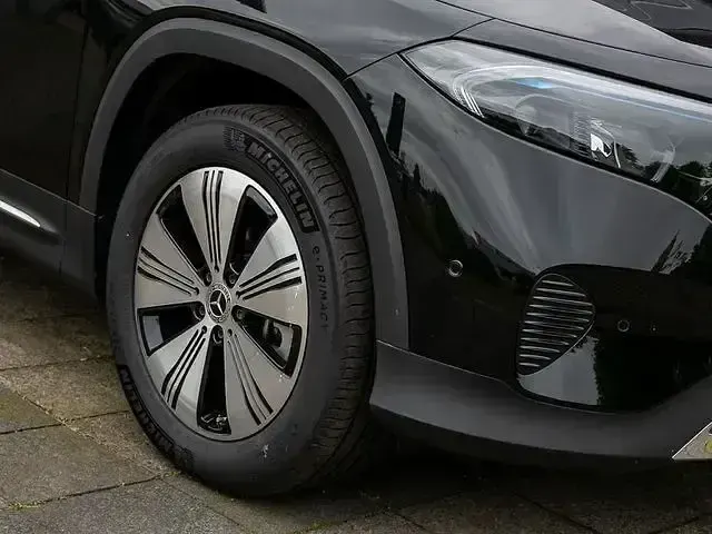 Gebraucht Mercedes EQB300 Advanced 167 kW (228 PS) 2025 Schwarz SUV