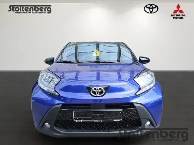 Neu Toyota Aygo X 72 PS (52 kW) 2025 Juniper blue / night sky black (blau) SUV