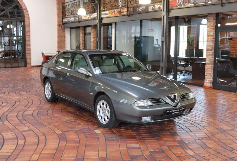 Grau Gebraucht 2001 Alfa Romeo 166 Distinctive Limousine | 11.650 € (Etwas zu teuer) - Bild 1/4