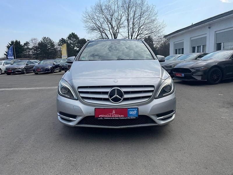 Gebraucht Mercedes B180 109 PS (80 kW) 2011 Silber Van / Kleinbus