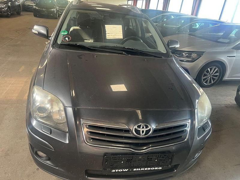 Grau Gebraucht 2007 Toyota Avensis Travel Kombi | 1.500 € (Superpreis) - Bild 1/4