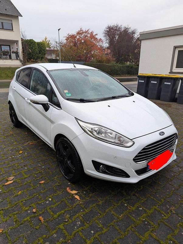 Weiß Gebraucht 2014 Ford Fiesta SYNC Edition Kleinwagen | 6.300 € (Fairer Preis) - Bild 1/4