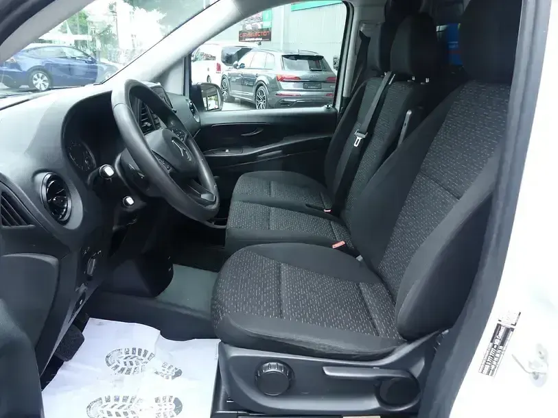 Gebraucht Mercedes Vito 163 PS (119 kW) 2022 Weiss Van