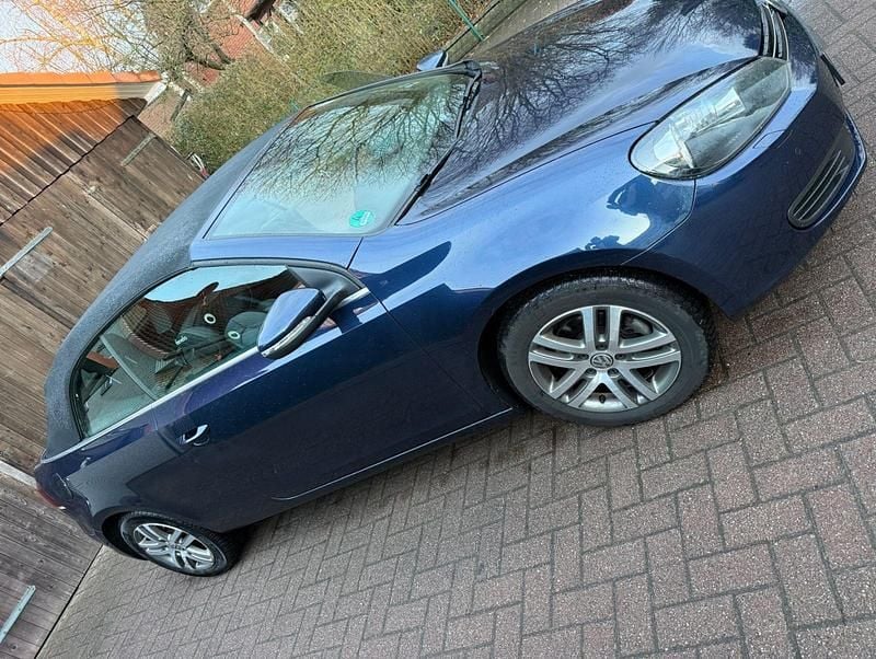 Gebraucht VW Golf Cabriolet Basis 105 PS (77 kW) 2014 Blau Cabrio