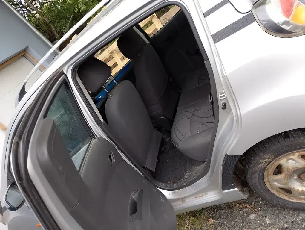 Usado Chevrolet Spark LT 82 HP (60 kW) 2010 Prateado Citadino