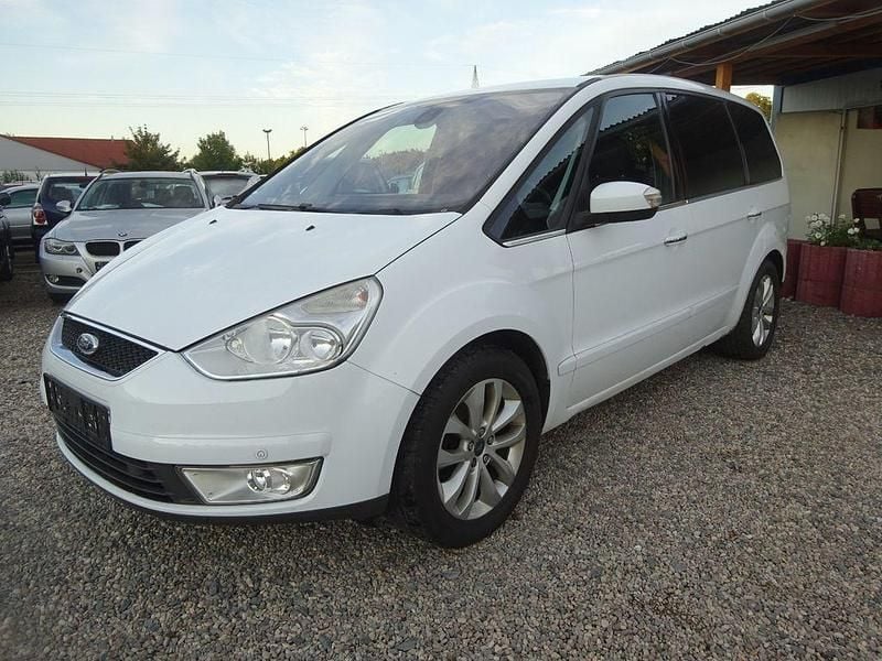 Weiß Gebraucht 2010 Ford S-MAX Titanium Van / Kleinbus | 3.200 € (Guter Preis) - Bild 1/4
